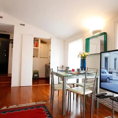 Apartment Charming In Brera/centre Milan